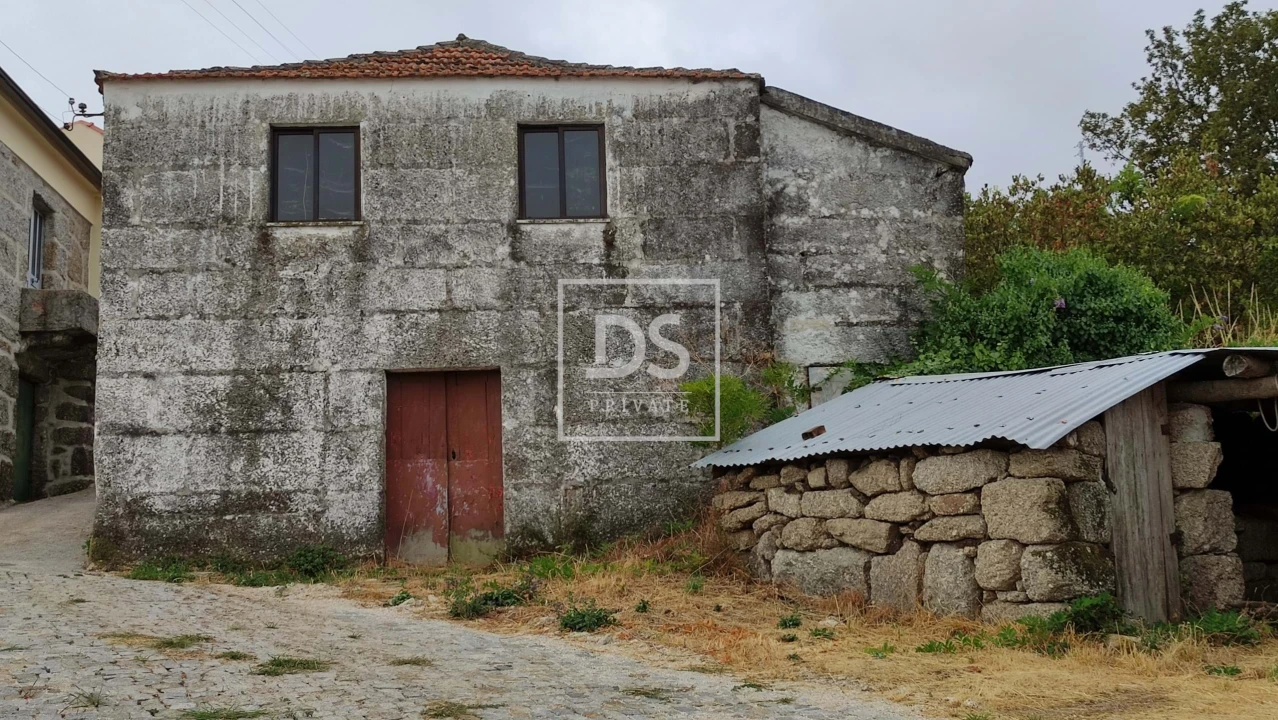 Moradia T3 para Venda em Bustelo, Carneiro e Carvalho de Rei Foto 1