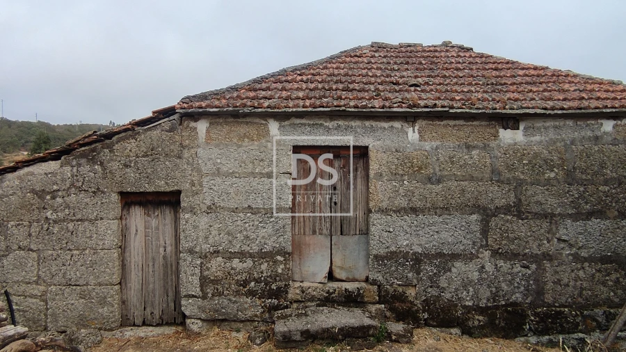 Moradia T2 para Venda em Bustelo, Carneiro e Carvalho de Rei Foto 3