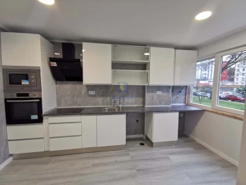 Apartamento T2 para Venda em Oeiras e São Julião da Barra, Paço de Arcos e Caxias