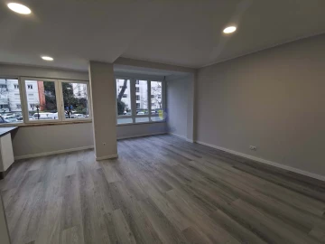 Apartamento T2 para Venda em Oeiras e São Julião da Barra, Paço de Arcos e Caxias