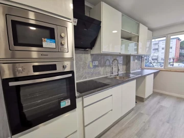 Apartamento T2 para Venda em Oeiras e São Julião da Barra, Paço de Arcos e Caxias