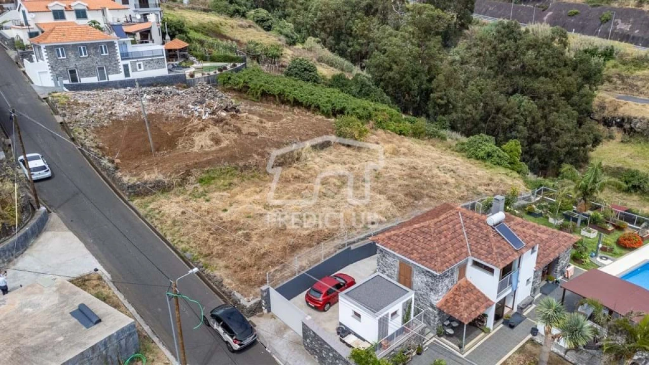 Terreno para Venda em Estreito da Calheta Foto 9