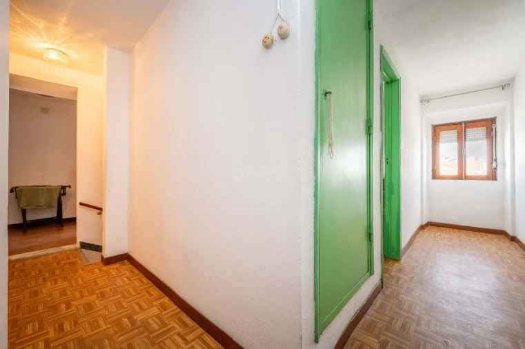 Moradia T7 para Venda em Gafete Foto 38