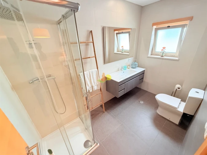 Moradia T5 para Venda em Vila Verde Foto 21