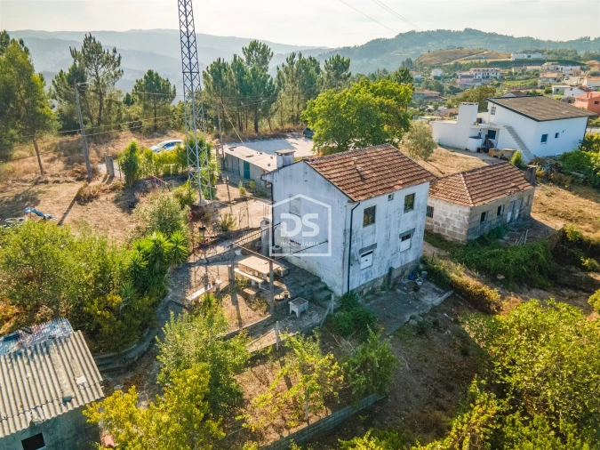 Moradia T4 para Venda em Santa Maria de Sardoura Foto 4