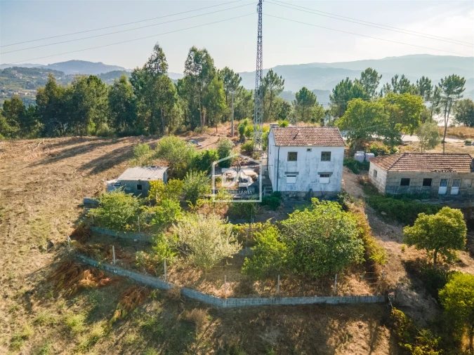 Moradia T4 para Venda em Santa Maria de Sardoura Foto 3