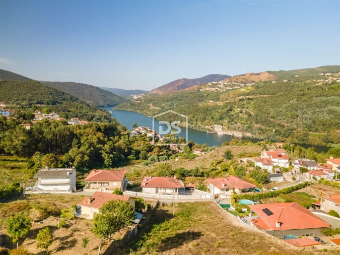Terreno para Venda em Santa Maria de Sardoura Foto 4
