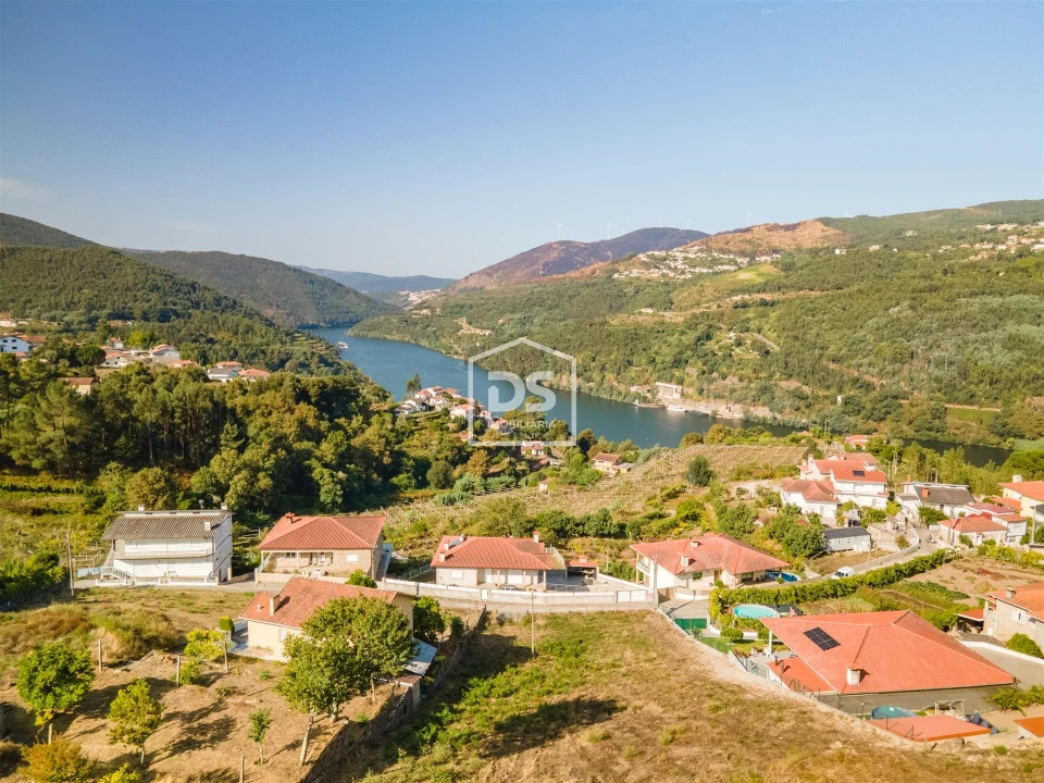 Terreno para Venda em Santa Maria de Sardoura Foto 3