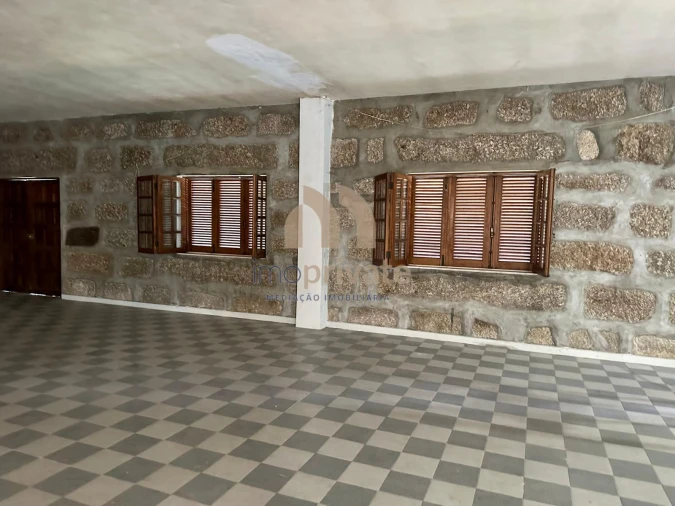 Armazém para Arrendamento em Santa Eulália Foto 3