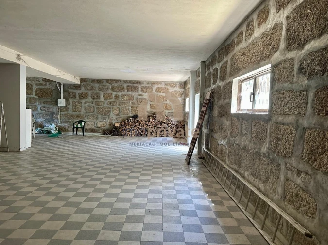 Armazém para Arrendamento em Santa Eulália Foto 5