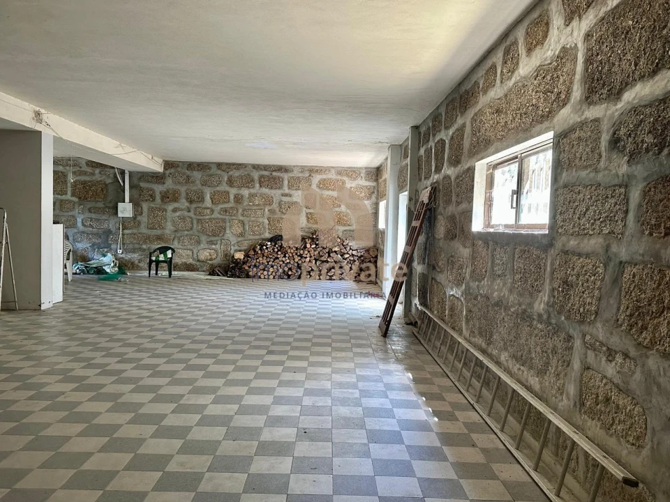 Armazém para Arrendamento em Santa Eulália Foto 5