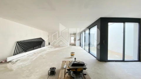 Apartamento T4 para Venda em Mafamude e Vilar do Paraíso