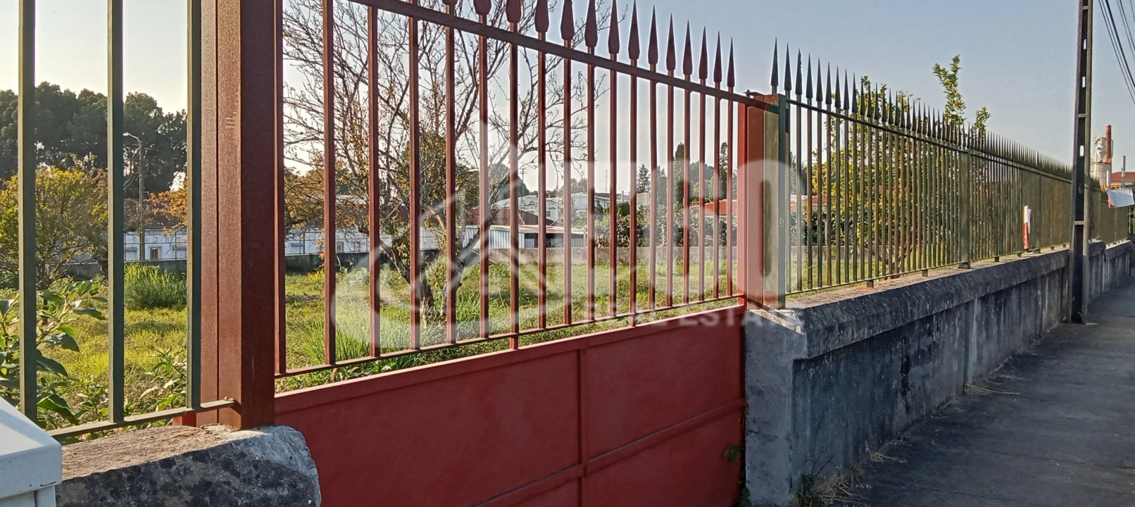 Terreno para Venda em Paços de Brandão Foto 1