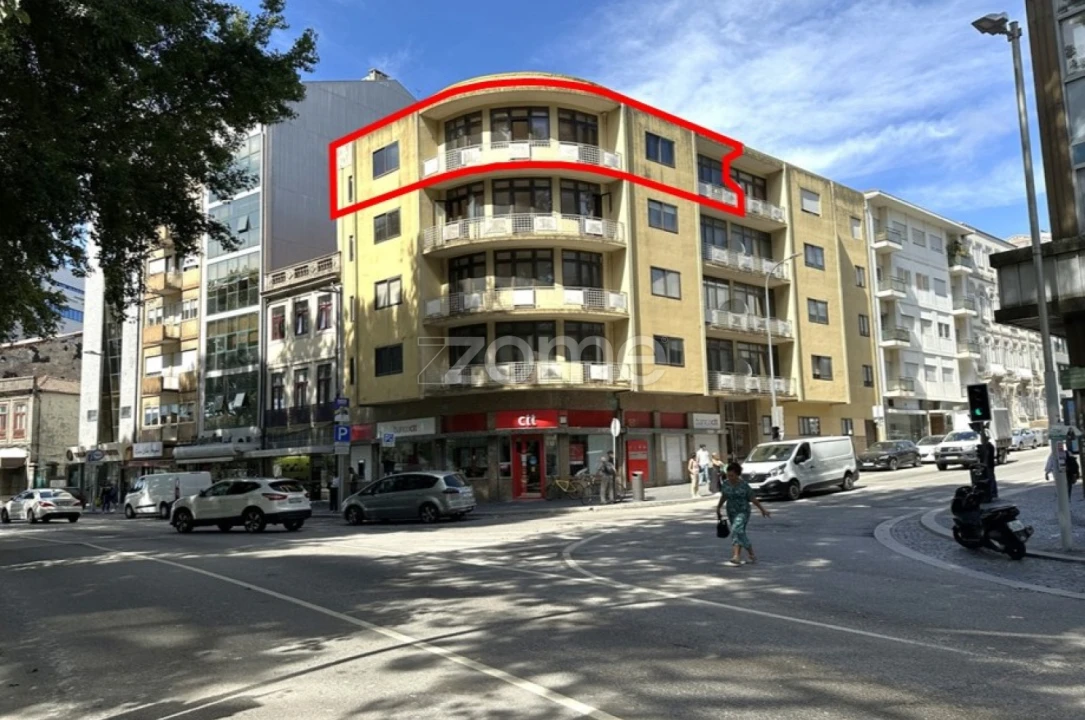 Apartamento T4 para Venda em Cedofeita, Santo Ildefonso, Sé, Miragaia, São Nicolau e Vitória Foto 1