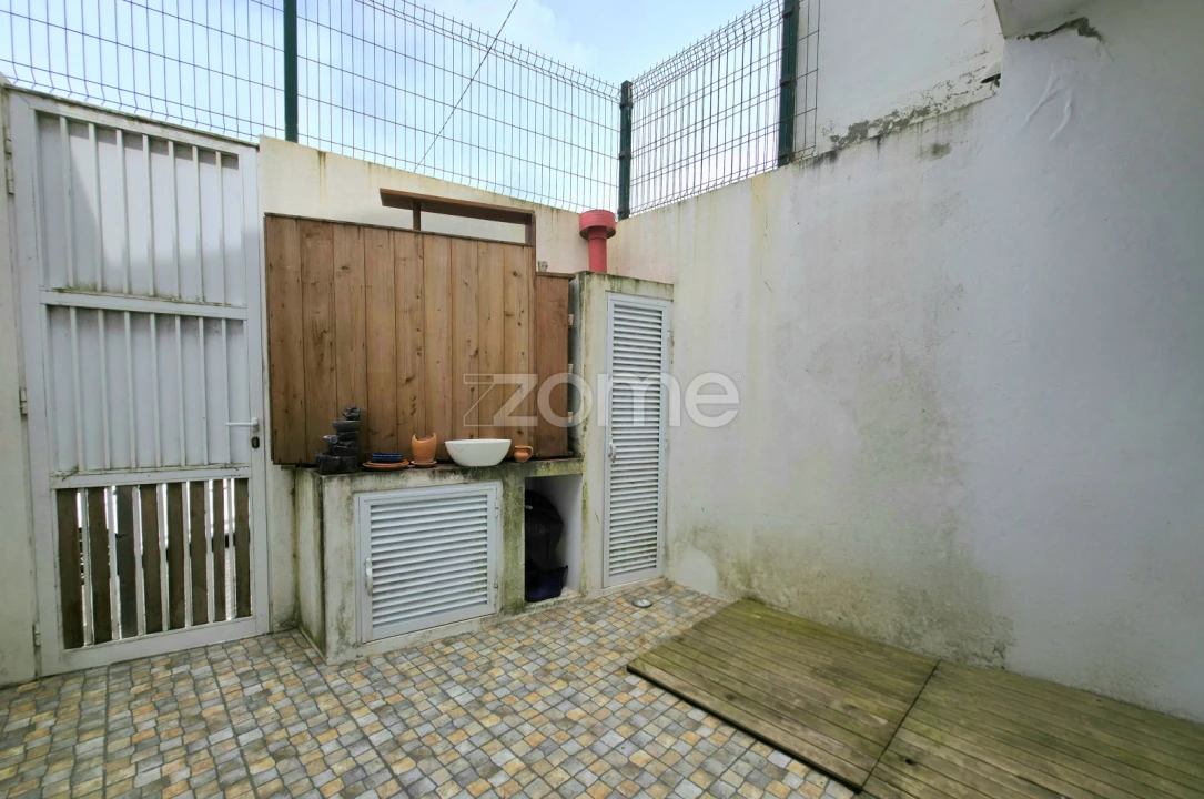 Moradia T2 para Venda em Fenais da Luz Foto 3