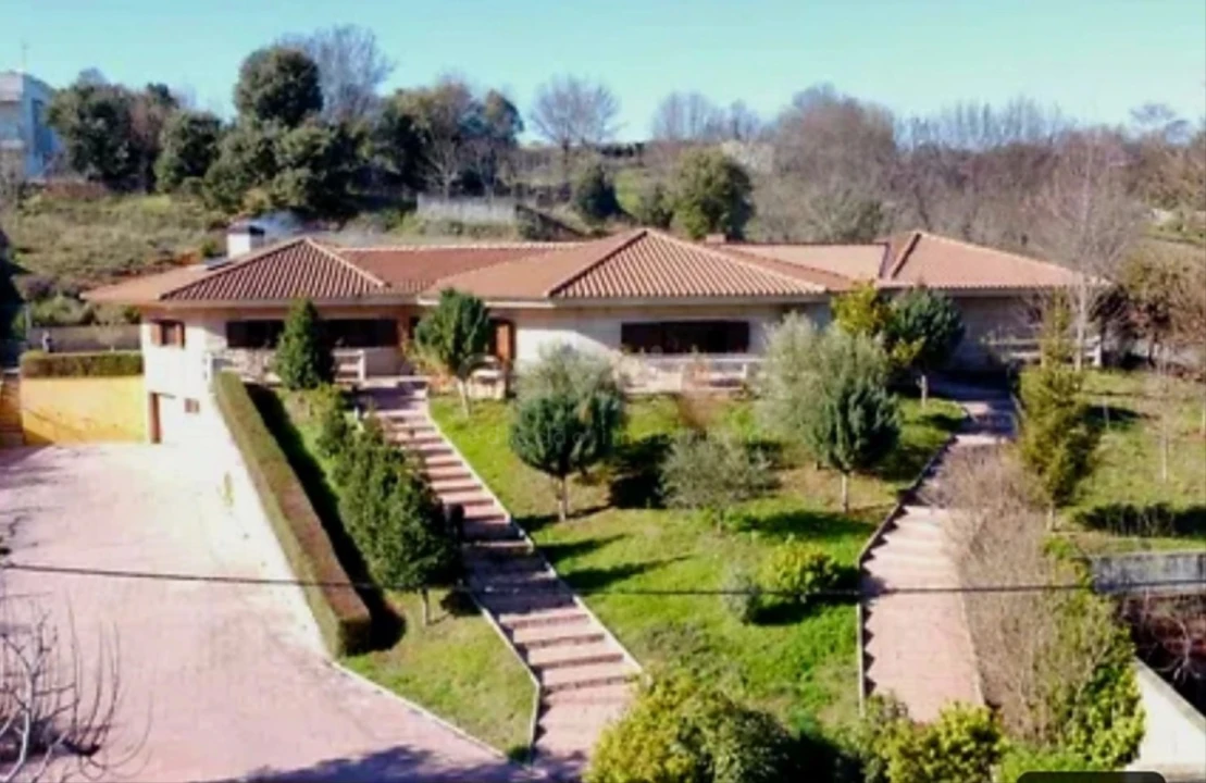 Moradia T4 para Venda em Baçal Foto 4