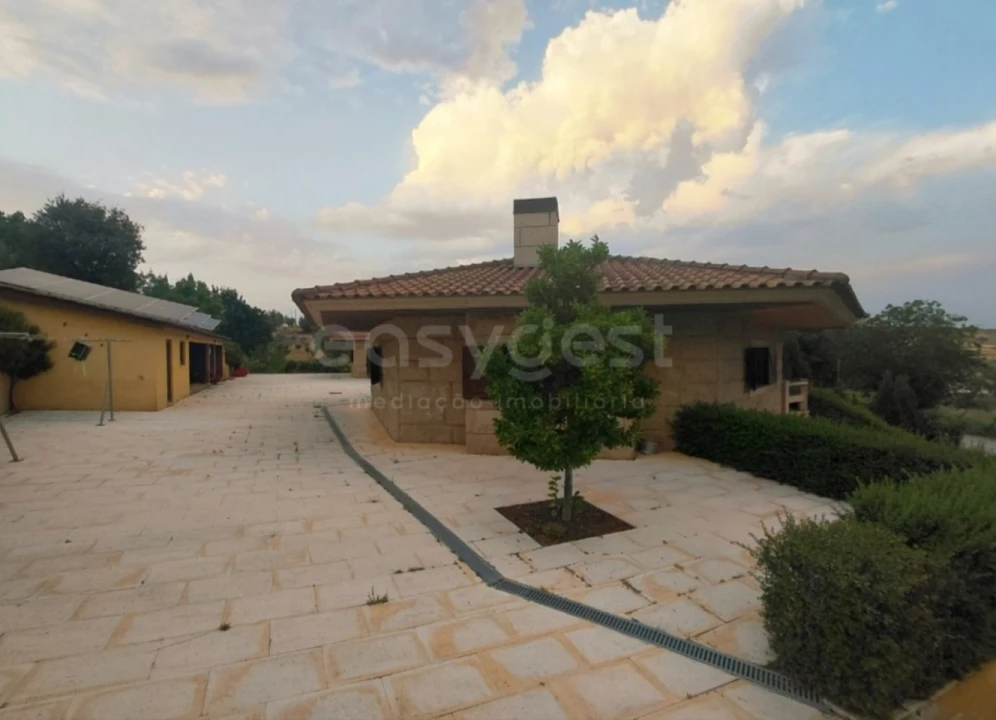 Moradia T4 para Venda em Baçal Foto 7