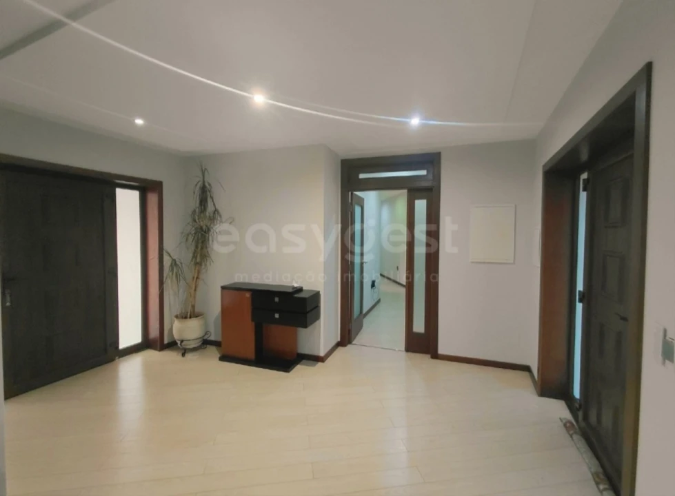 Moradia T4 para Venda em Baçal Foto 9