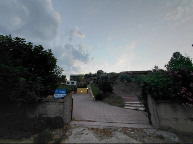 Moradia T4 para Venda em Baçal Foto 2