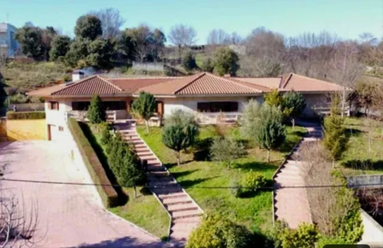 Moradia T4 para Venda em Baçal Foto 4