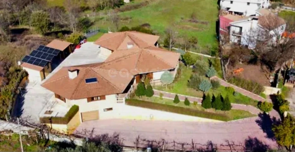 Moradia T4 para Venda em Baçal Foto 5