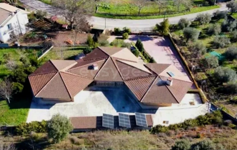 Moradia T4 para Venda em Baçal Foto 1