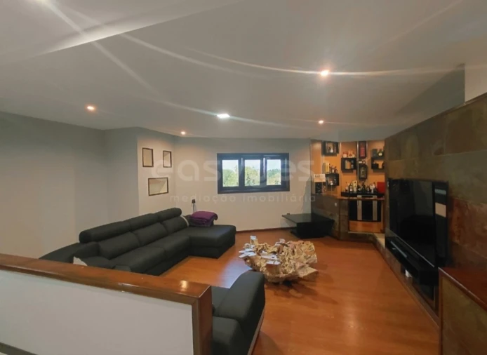 Moradia T4 para Venda em Baçal Foto 10