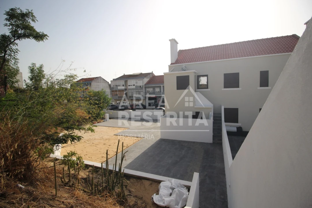 Moradia T3 para Venda em Seixal, Arrentela e Aldeia de Paio Pires Foto 1