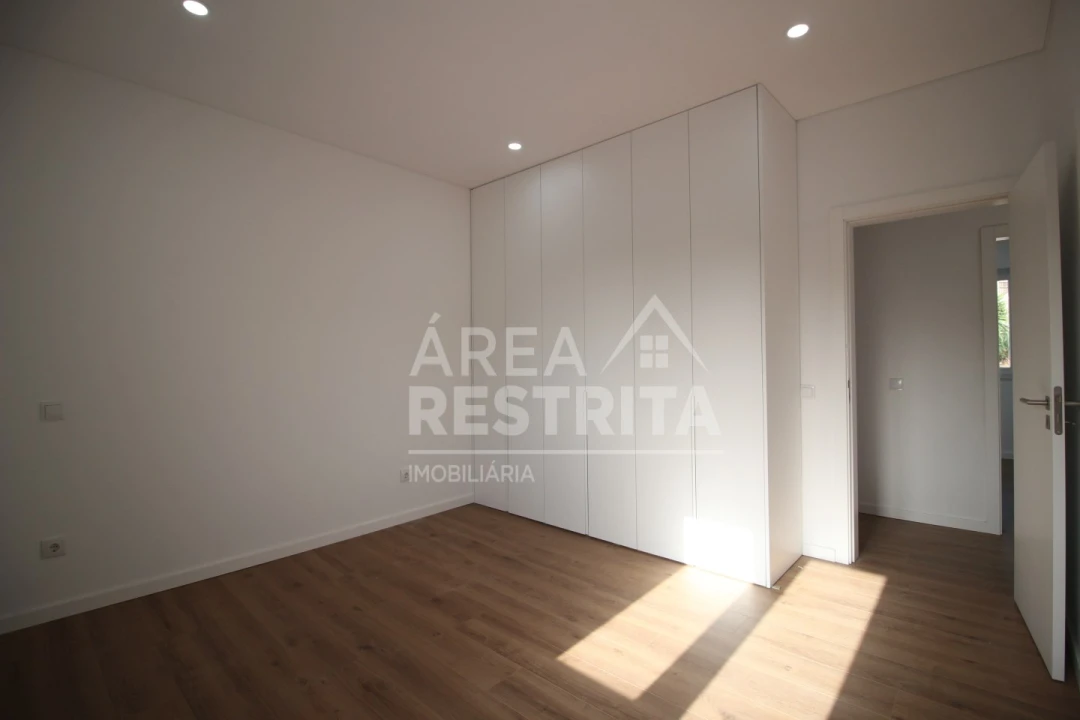 Moradia T3 para Venda em Seixal, Arrentela e Aldeia de Paio Pires Foto 8