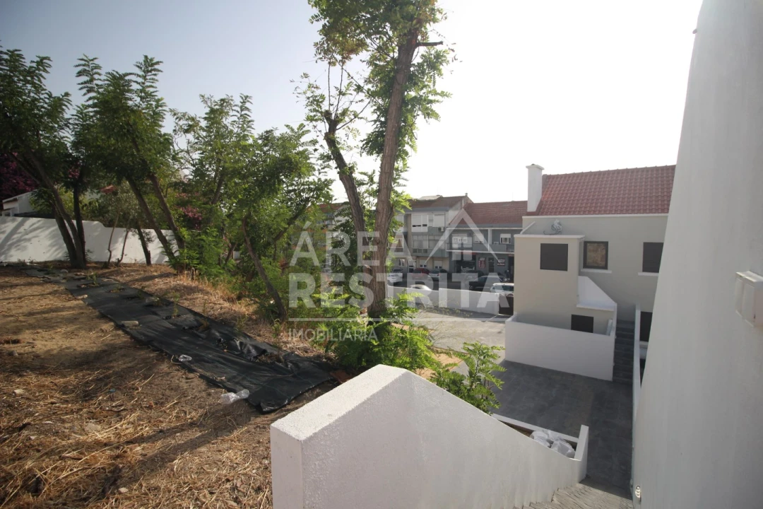 Moradia T3 para Venda em Seixal, Arrentela e Aldeia de Paio Pires Foto 31