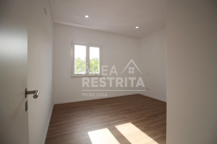 Moradia T3 para Venda em Seixal, Arrentela e Aldeia de Paio Pires Foto 10