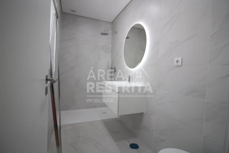 Moradia T3 para Venda em Seixal, Arrentela e Aldeia de Paio Pires Foto 17