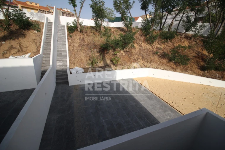 Moradia T3 para Venda em Seixal, Arrentela e Aldeia de Paio Pires Foto 21