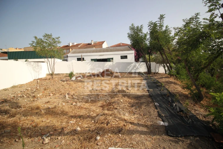 Moradia T3 para Venda em Seixal, Arrentela e Aldeia de Paio Pires Foto 30