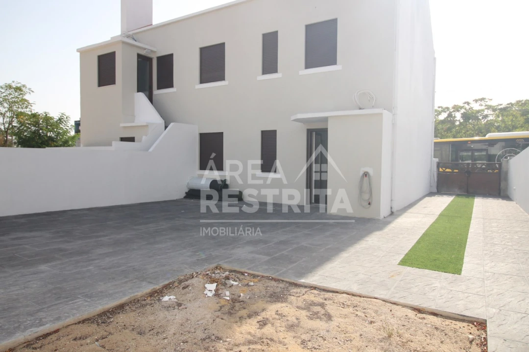 Moradia T3 para Venda em Seixal, Arrentela e Aldeia de Paio Pires Foto 43