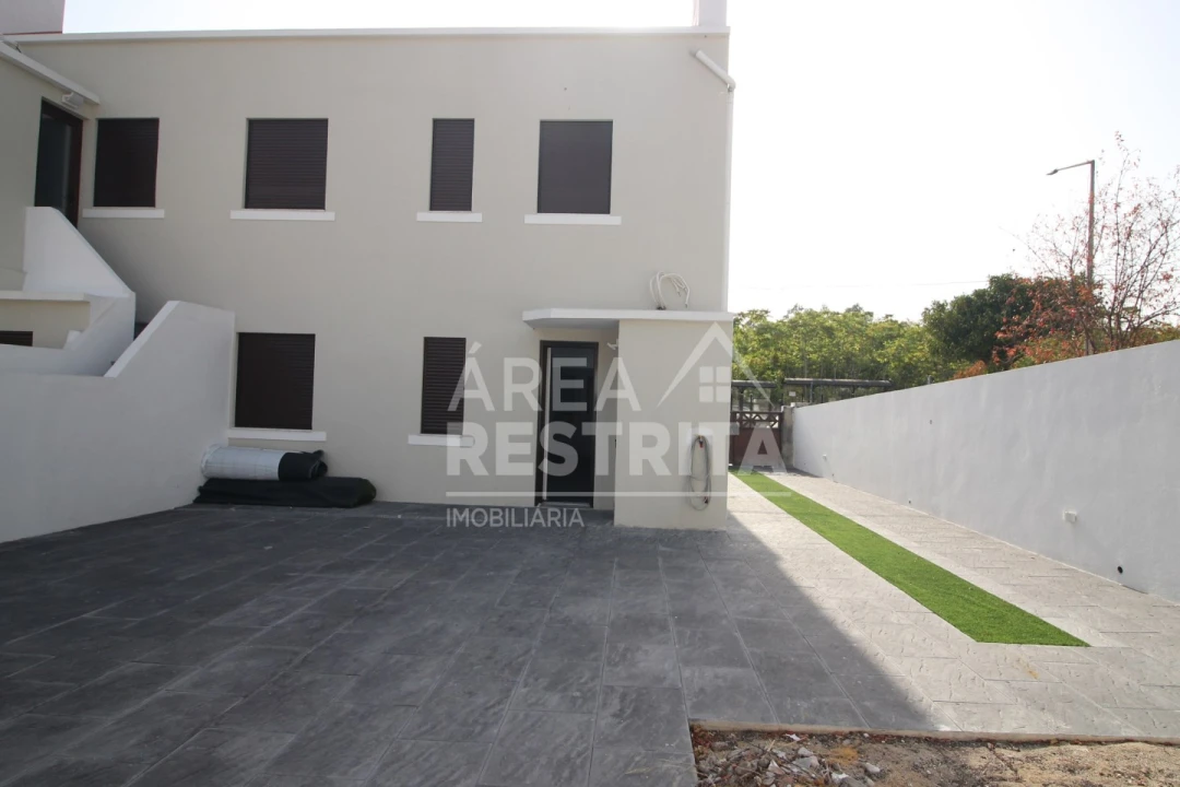 Moradia T3 para Venda em Seixal, Arrentela e Aldeia de Paio Pires Foto 44