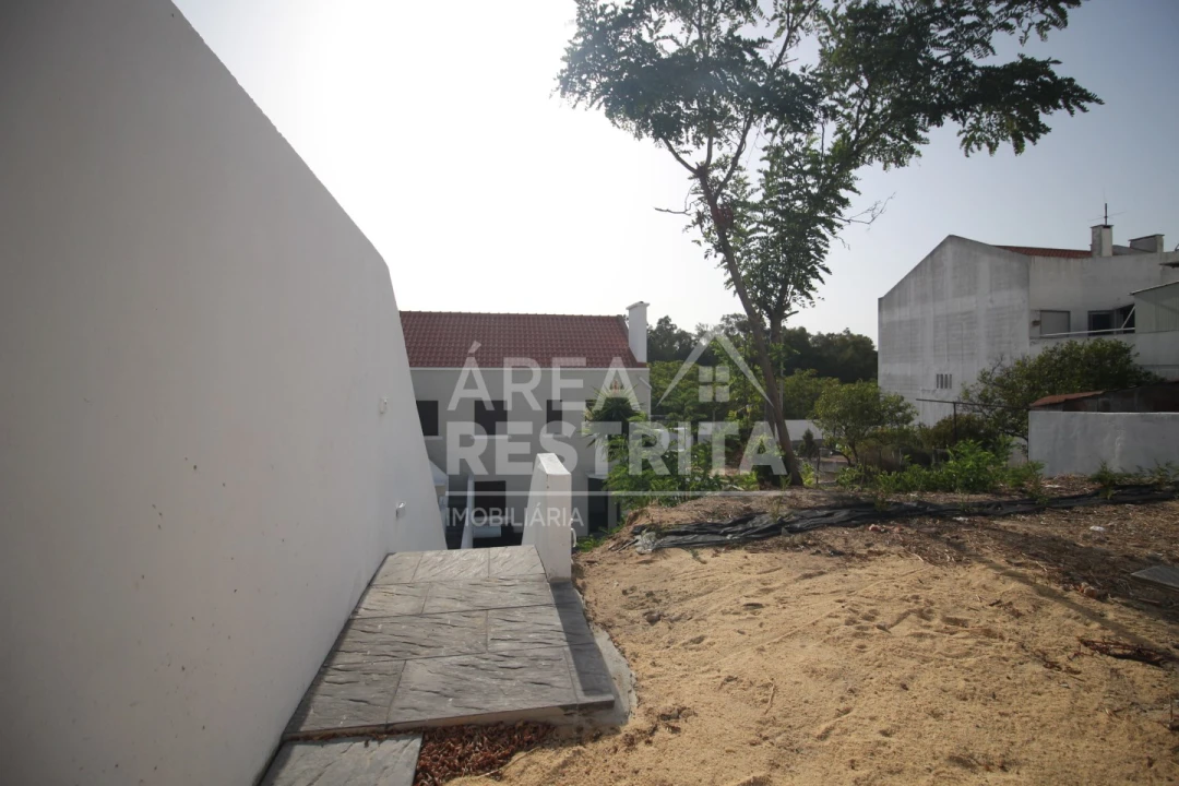 Moradia T3 para Venda em Seixal, Arrentela e Aldeia de Paio Pires Foto 46