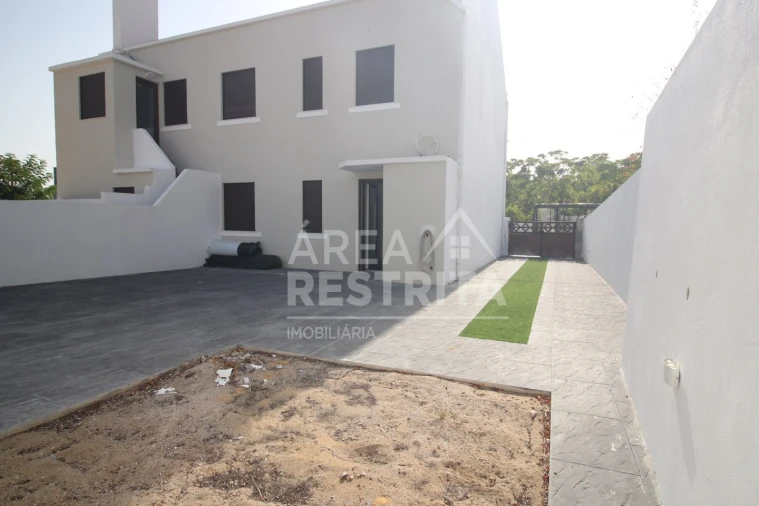 Moradia T3 para Venda em Seixal, Arrentela e Aldeia de Paio Pires Foto 42