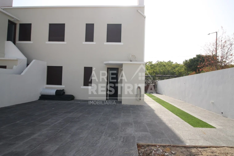 Moradia T3 para Venda em Seixal, Arrentela e Aldeia de Paio Pires Foto 44