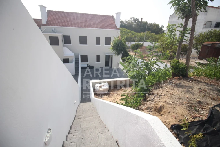 Moradia T3 para Venda em Seixal, Arrentela e Aldeia de Paio Pires Foto 47