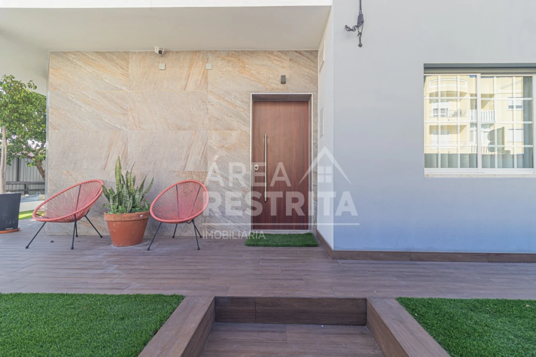 Moradia T4 para Venda em Fernao Ferro Foto 81