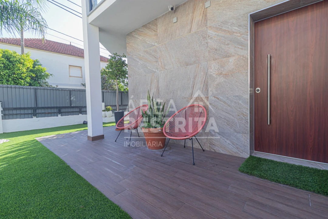 Moradia T4 para Venda em Fernao Ferro Foto 79