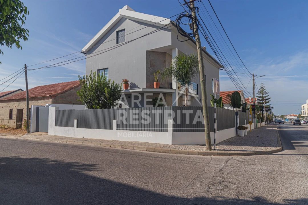 Moradia T4 para Venda em Fernao Ferro Foto 83