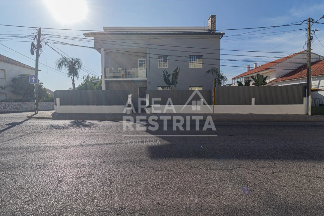 Moradia T4 para Venda em Fernao Ferro Foto 84