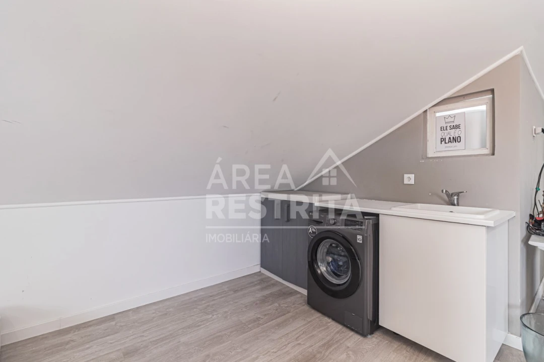 Moradia T4 para Venda em Fernao Ferro Foto 56