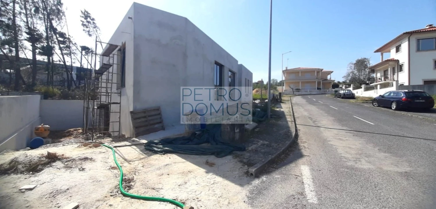 Moradia T3 para Venda em Leiria, Pousos, Barreira e Cortes Foto 4