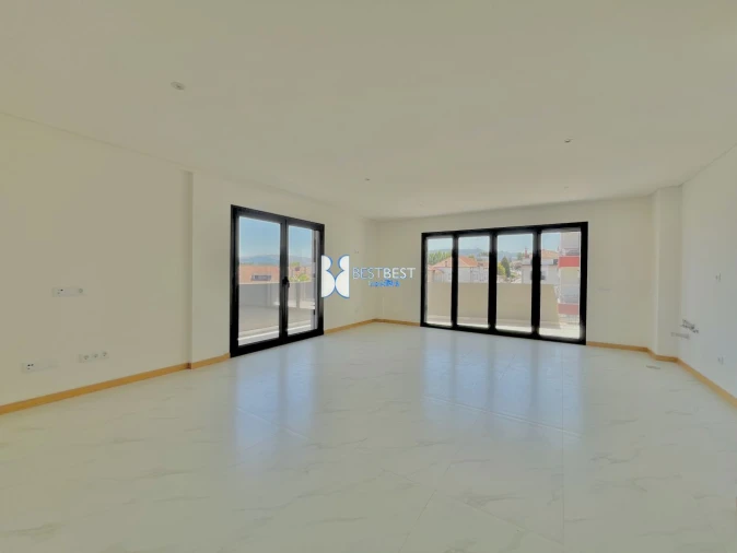 Apartamento T3 para Venda em Arco de Baúlhe e Vila Nune Foto 2