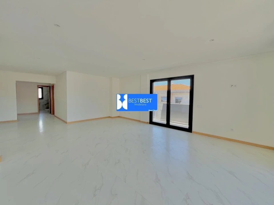 Apartamento T3 para Venda em Arco de Baúlhe e Vila Nune Foto 1