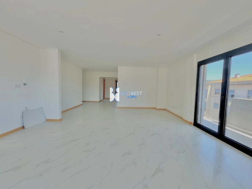 Apartamento T3 para Venda em Arco de Baúlhe e Vila Nune Foto 1