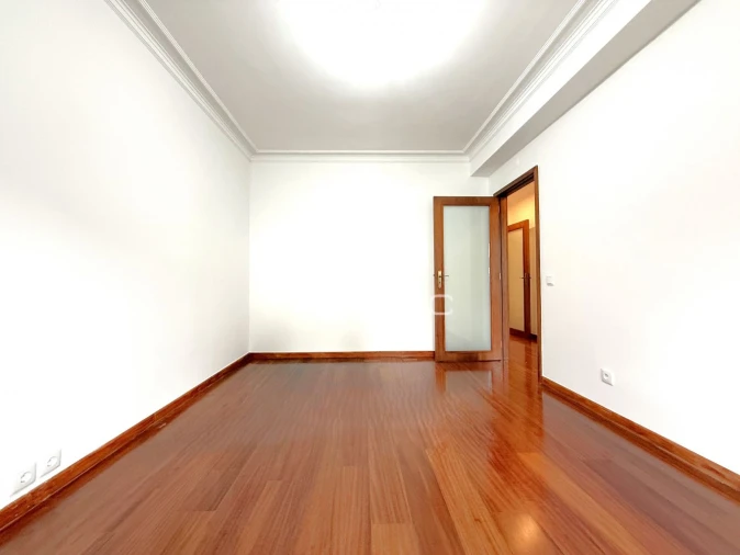 Apartamento T3 para Venda em Oliveira do Douro Foto 10